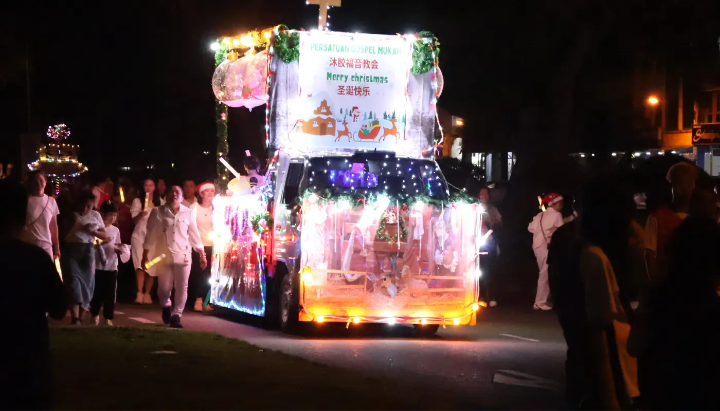 Mukah Christmas Festival Parade Draws Over 5,000 Visitors 1 Sarawak, Sarawak News, Mukah, Mukah News, Christmas Festival, Community Unity, Cultural Parade, Sarawak Diversity, Dataran Pehin Setia Raja