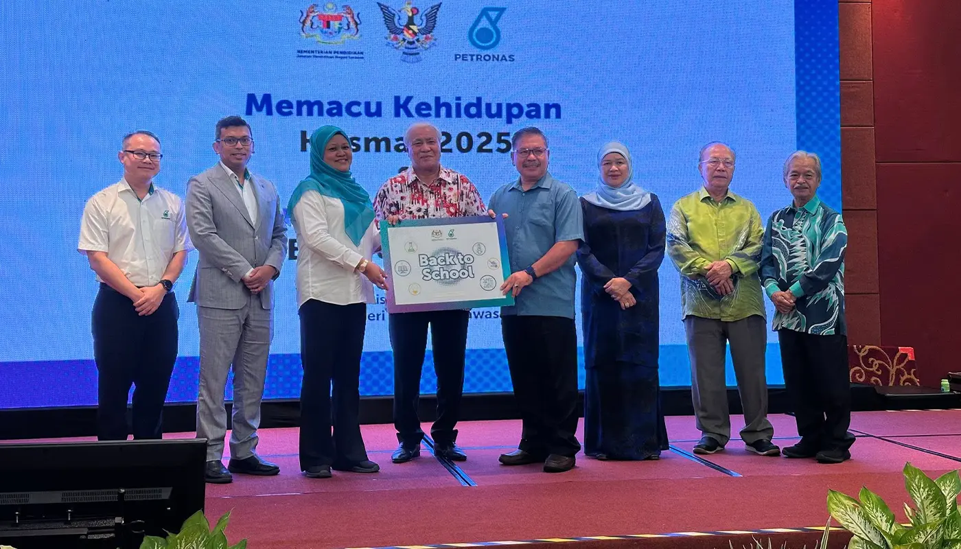 PETRONAS Welfare Aid Benefits 675 Residents and Students in Lawas 1 Sarawak, Sarawak News, Lawas, Lawas News, PETRONAS, Welfare Assistance, PCDS 2030, Community Development, Education Support, B40 Community