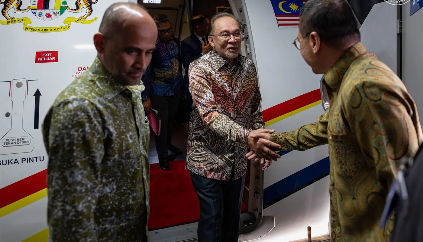 PM Anwar Arrives in Singapore for 12th Leaders’ Retreat 1 Singapore, Singapore News, Malaysia, Malaysia News