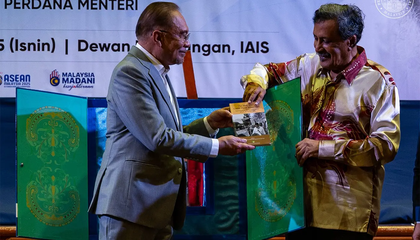 PM Anwar Launches Book Honouring Legacy of Activist S.M. Mohamed Idris 1 Penang, Penang News, S.M. Mohamed Idris, CAP, Social Activism, Consumer Rights, Civil Society, PM Anwar Ibrahim