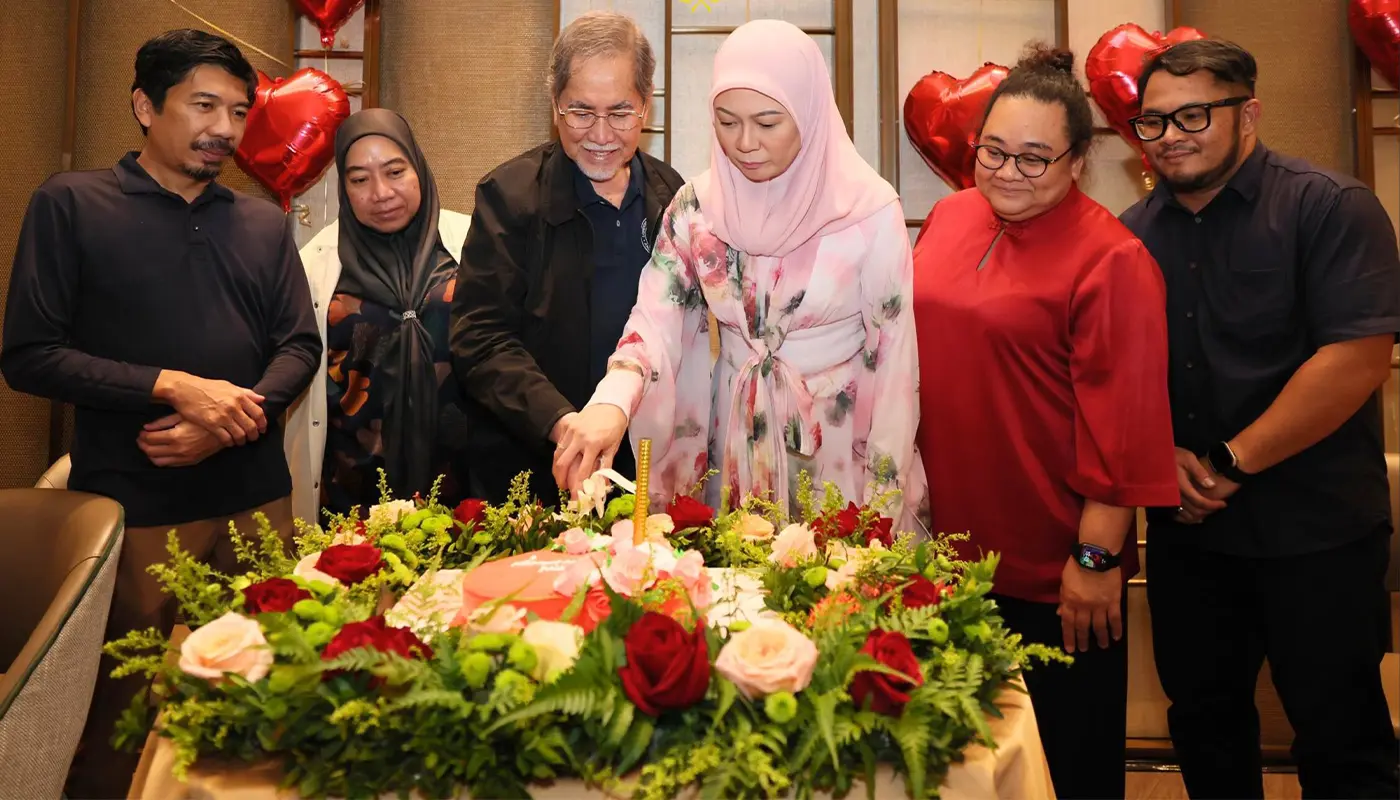 Sarawak Governor and Wife Mark Third Wedding Anniversary 1 Sarawak, Sarawak News, Kuching, Kuching News, Yang di-Pertua Negeri, Wedding Anniversary, Family Celebration