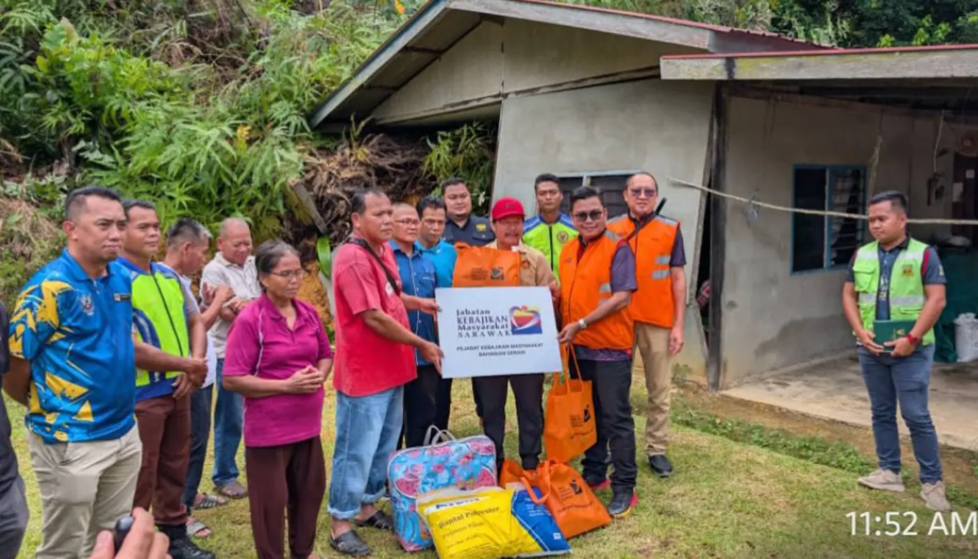 Tebedu Assemblyman Assesses Flood and Landslide Damage in Local Villages 1 Sarawak, Sarawak News, Tebedu, Tebedu News, Flash Flood, Landslide, Disaster Relief, Rural Development, Social Welfare, PPRMS