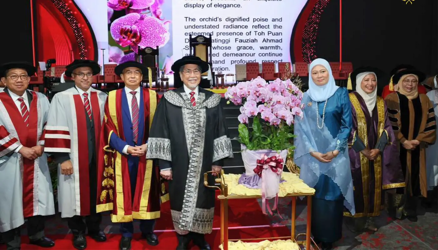 UNIRAZAK Honours Toh Puan Fauziah with Orchid Naming at Convocation 1 Sarawak, Sarawak News, Kuala Lumpur, Kuala Lumpur News, UNIRAZAK, Orchid Naming, Fauziah Orchid, Aviation Industry, Sports Development, Women Empowerment