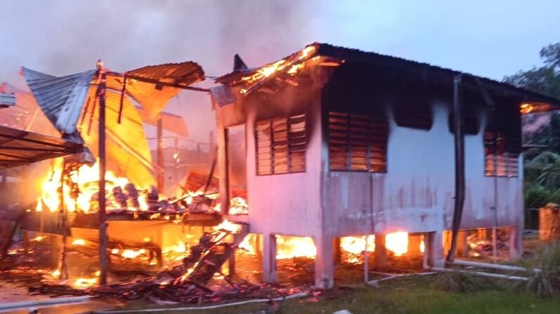 Fire Destroys School Quarters in Asajaya, No Injuries Reported 1 Fire Destroys School Quarters in Asajaya, No Injuries Reported