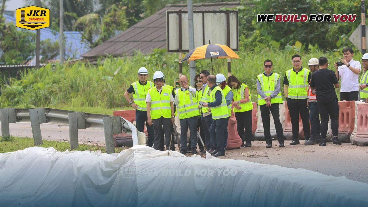 Jalan Batu Kitang Reopens Temporary Lane After Pipe Burst Disruption