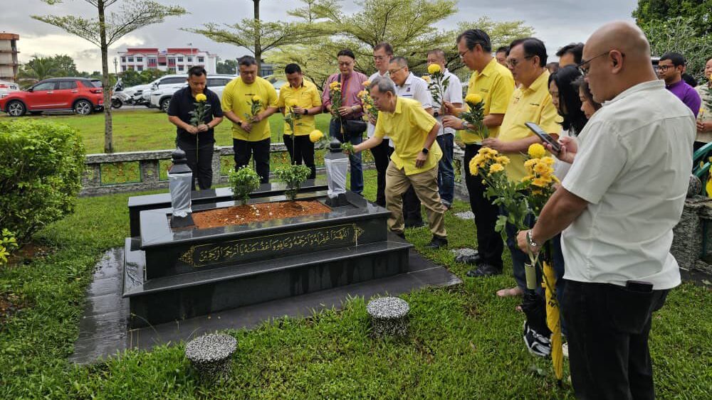 SUPP Leaders Honour Tok Nan on 9th Anniversary of His Passing
