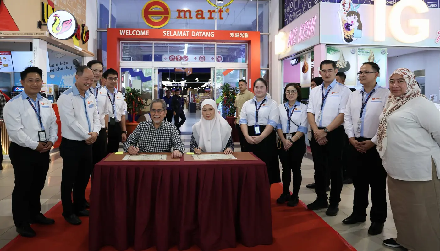 Sarawak, Sarawak News, Kuching, Kuching News, Emart Batu Kawa, Sarawak Governor, Wan Junaidi, Community Engagement, Chinese New Year, Sarawak Lifestyle