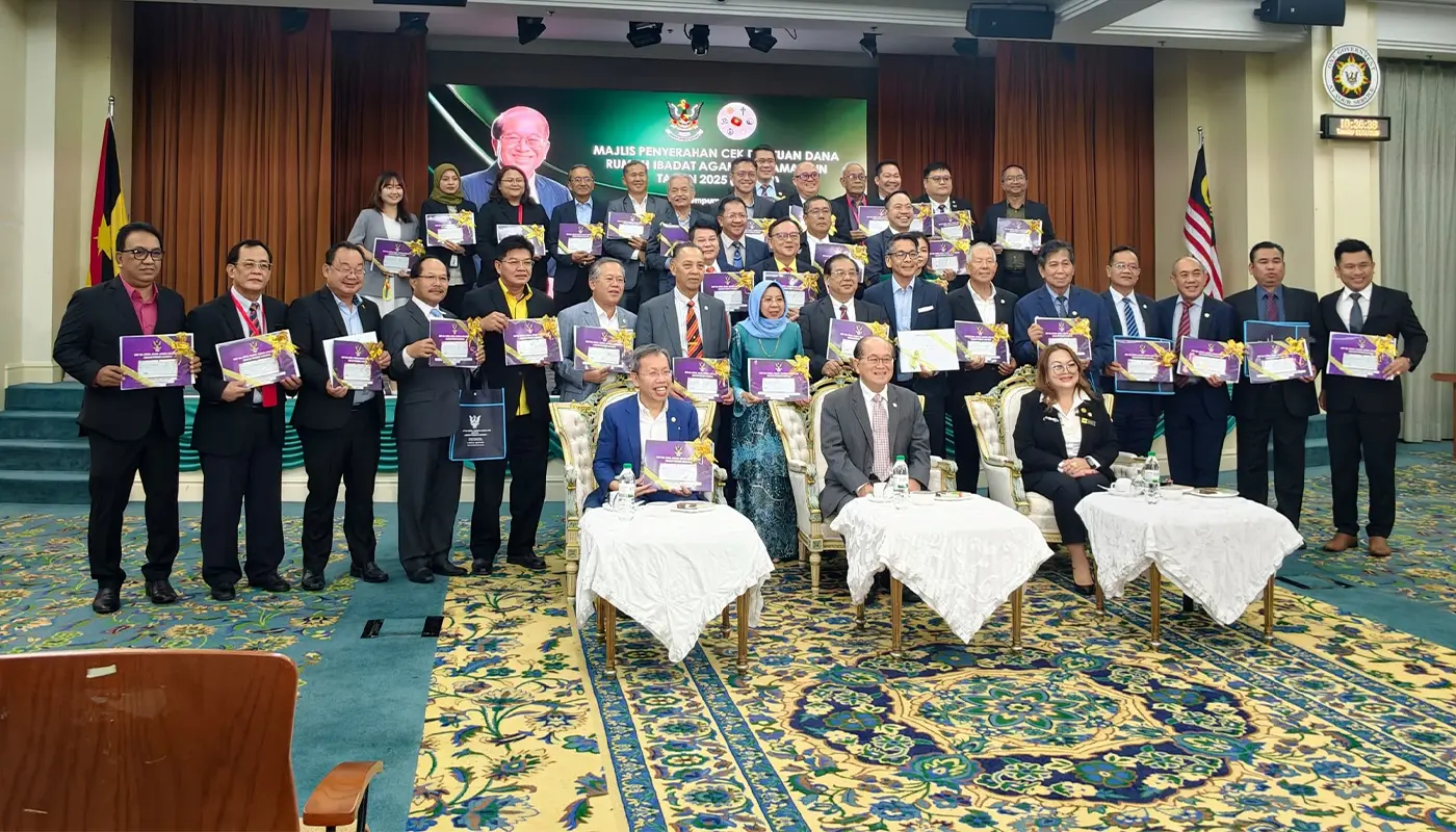 UNIFOR Phase 4-2025 Cheque Handover Ceremony Held in Kuching 1 Sarawak, Sarawak News, Kuching, Kuching News, UNIFOR, Religious Affairs, Sarawak Government, Community Development, Public Funding, Infrastructure, Sarawak Projects