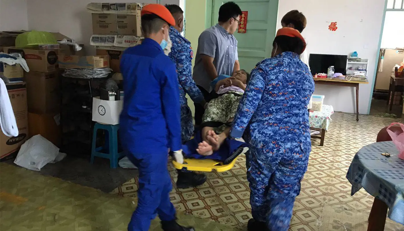 Elderly Woman Injured in Fall, Sibu APM Responds Swiftly 1 Sarawak, Sarawak News, Sibu, Sibu News, APM Sibu, Public Safety, Emergency Response