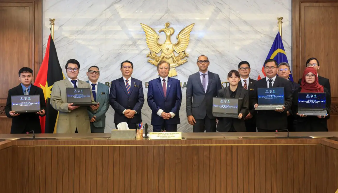 Sarawak, Sarawak News, Kuching, Kuching News, Free Laptop Programme, Higher Education, Digital Inclusion