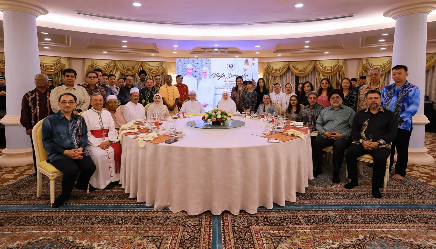 Sarawak Governor Joins Iftar Ceremony at Astana Sarawak 1 Sarawak, Sarawak News, Kuching, Kuching News, Religious Harmony, Cultural Diversity