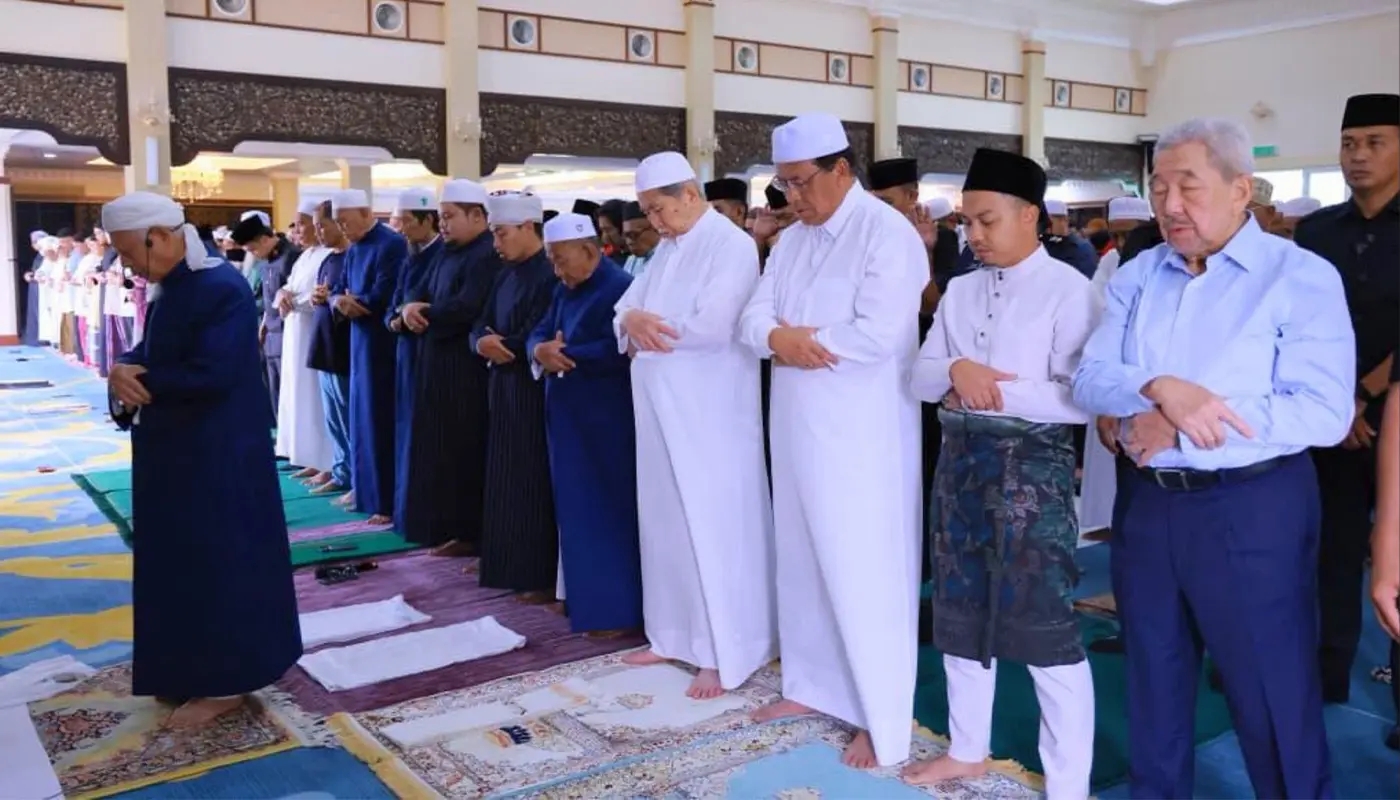 Sarawak, Sarawak News, Kuching, Kuching News, Darul Hana Mosque, Friday prayers, Islamic values, community unity, Sarawak Governor
