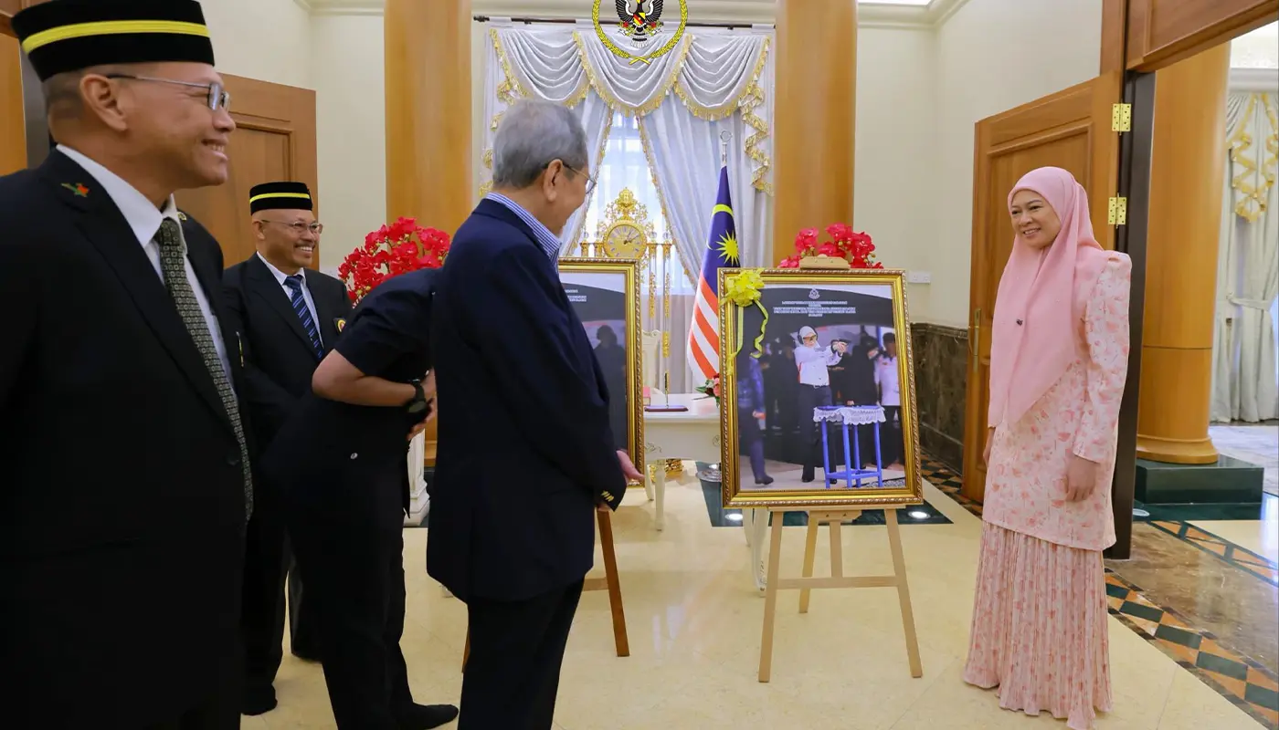 Sarawak Governor and Wife Honoured with Portraits from Police Chief 1 Sarawak, Sarawak News, Kuching, Kuching News, PDRM, Community Relations