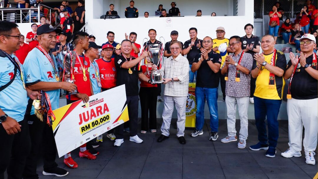 Sarawak Premier Shows Strong Support for Local Football