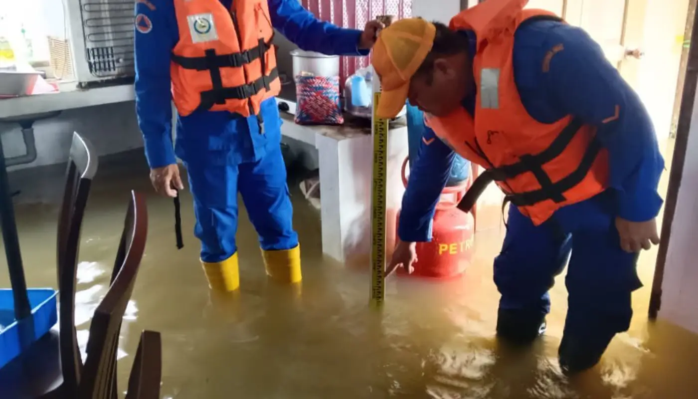 Six Homes Flooded in Serian as APM Remains on Alert 1 Sarawak, Sarawak News, Serian, Serian News, Flood Monitoring, APM, APM Serian, APM Sarawak