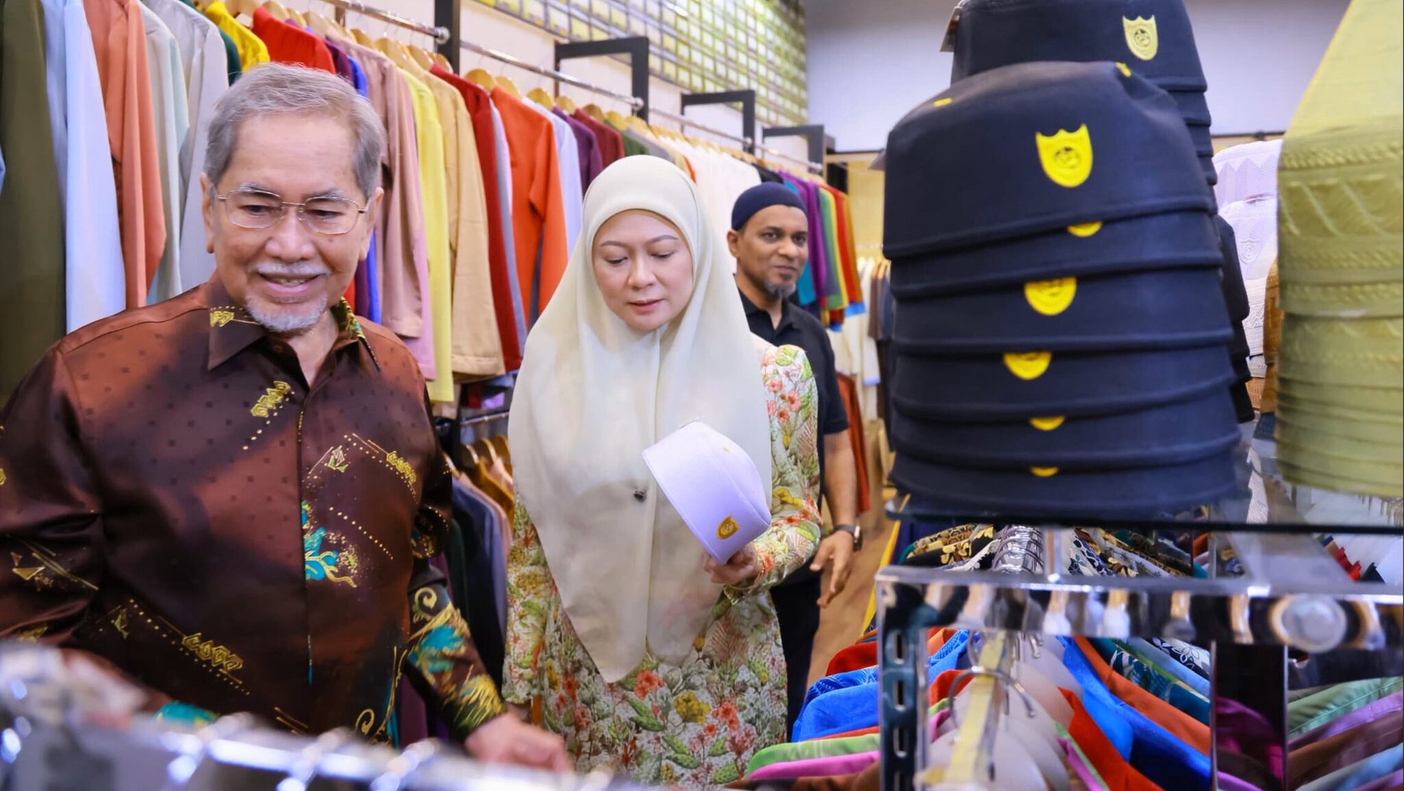 TYT Sarawak, Wife Visit Majma Mall for Ramadan Preparations