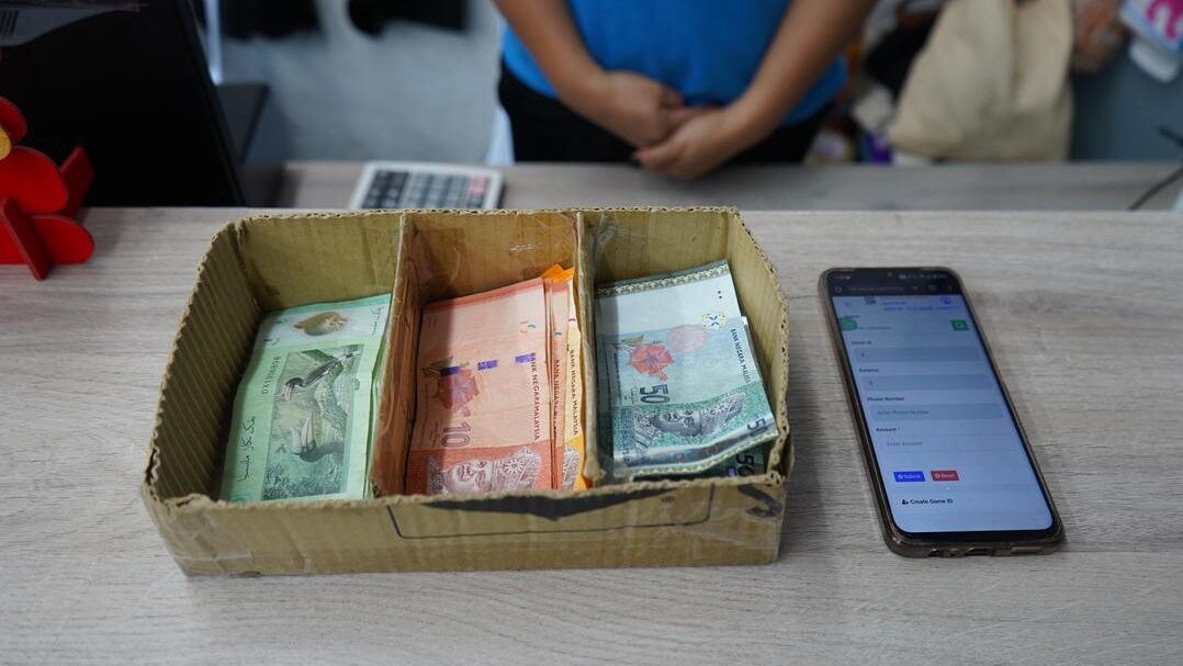 Three Arrested in Lawas for Online Gambling Raids