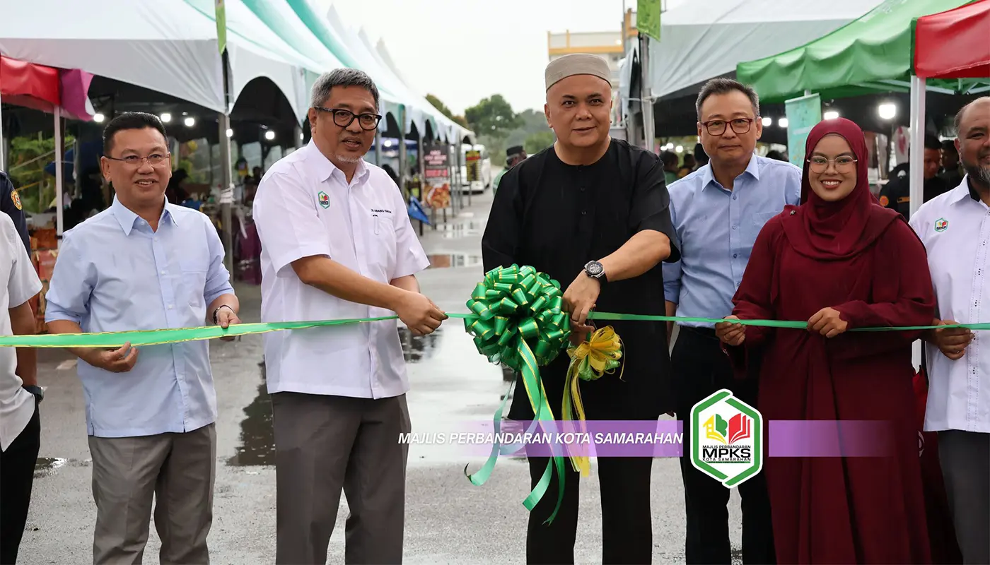 Walkabout at Bandar Riyal Ramadan Bazaar Distributes 200 Packs of Lambuk 1 Sarawak, Sarawak News, Kuching, Kuching News, Bandar Riyal, Ramadan Bazaar,