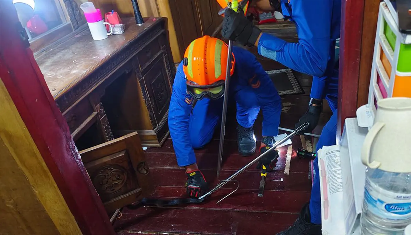 APM Matu Captures 1.5m Snake in Kampung Tian 1 Sarawak, Sarawak News, Matu, Matu News, APM Matu, Snake Capture, Public Safety, Emergency Response