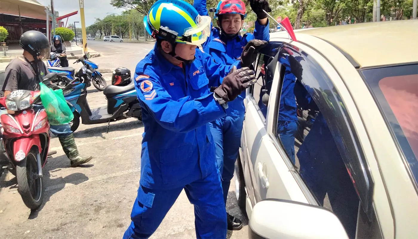 APM Mukah Assists in Emergency Car Unlocking Case 1 Sarawak, Sarawak News, Mukah, Mukah News, APM Mukah, Emergency Response