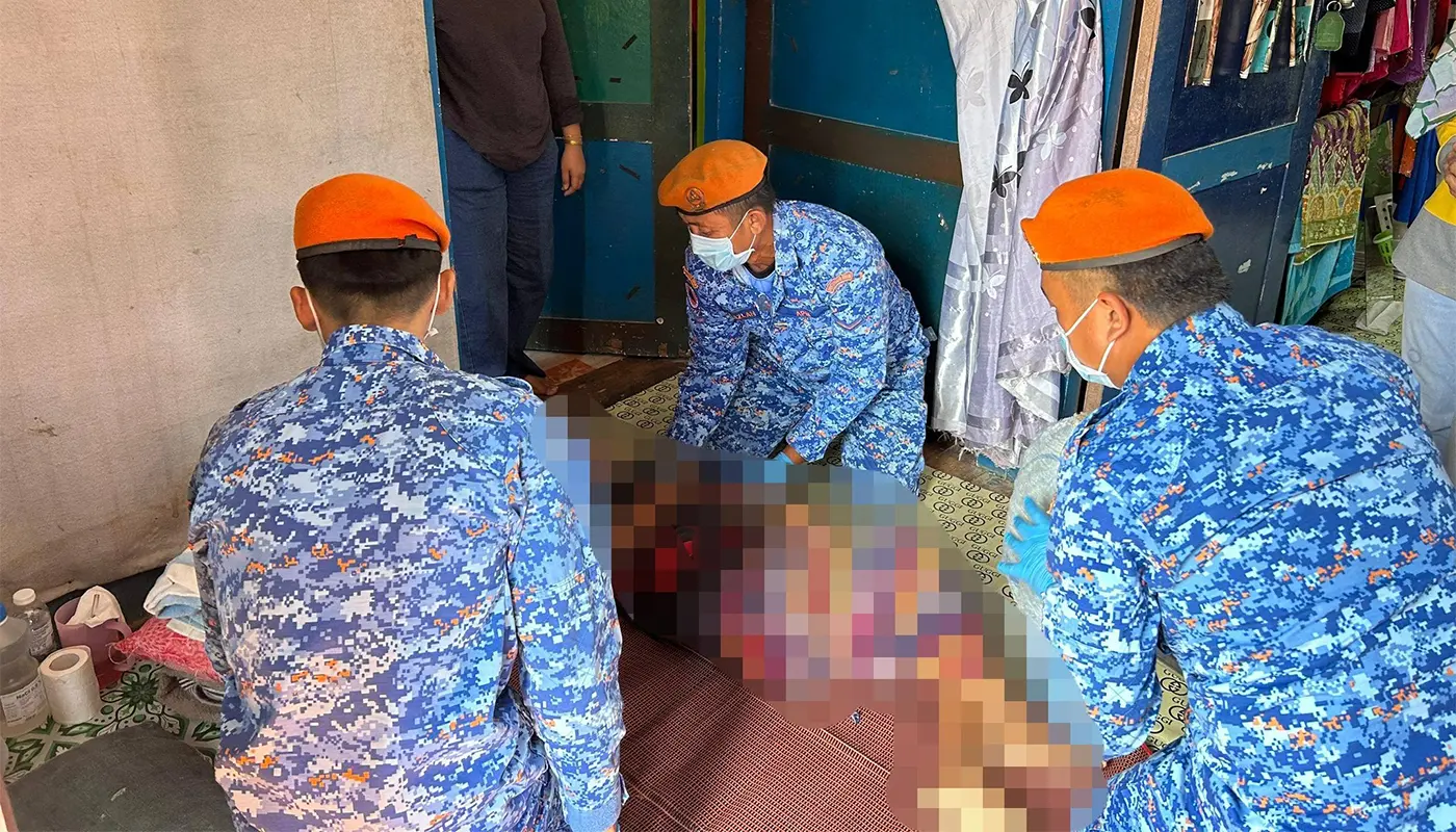 APM Mukah Helps Transport Elderly Woman to Hospital 1 Sarawak, Sarawak News, Mukah, Mukah News, Emergency Response, Public Safety, APM Mukah