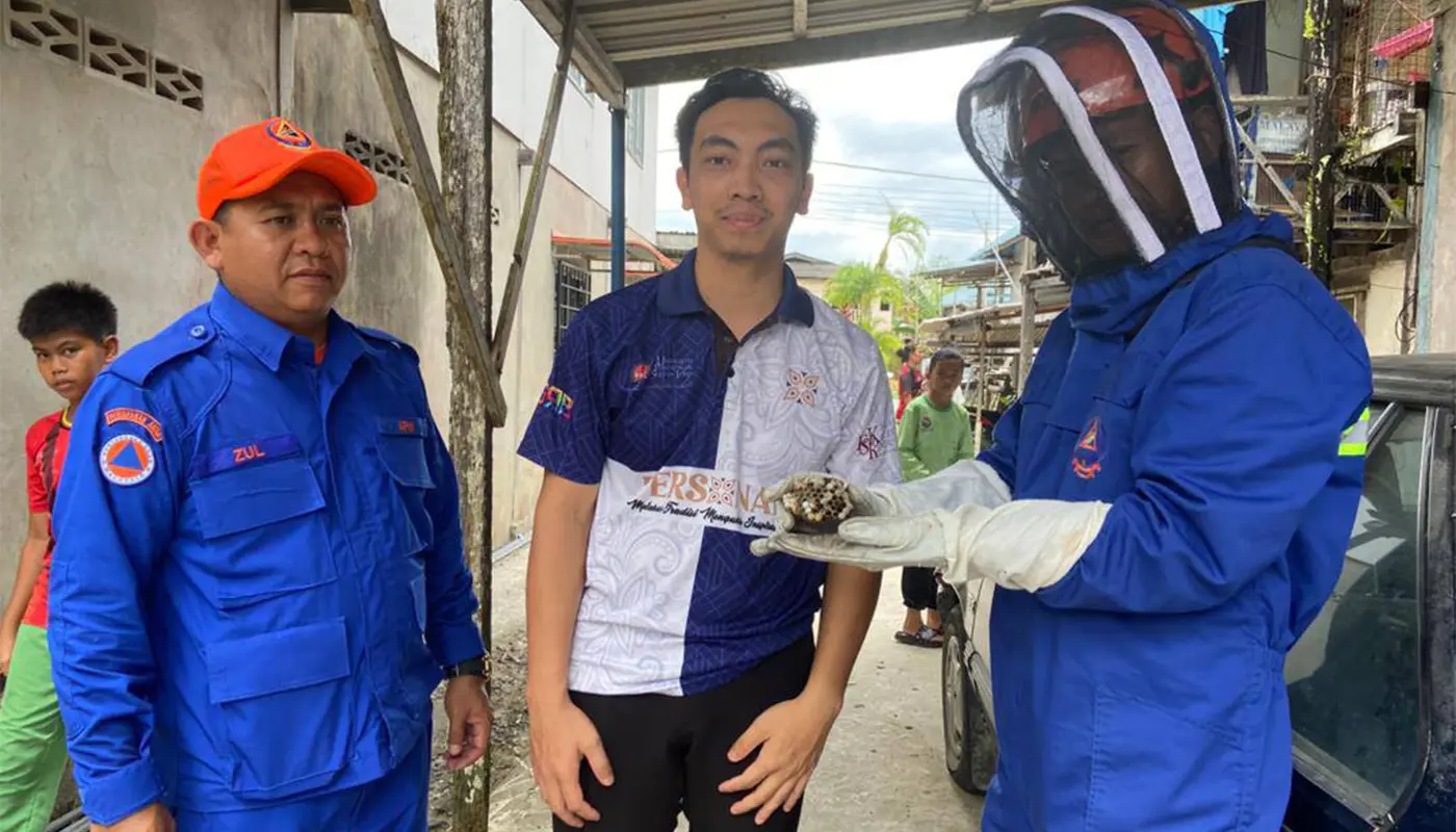 APM Saratok Safely Removes Ground Wasp Nest 1 Sarawak, Sarawak News, Saratok, Saratok News, Public Safety, APM Saratok