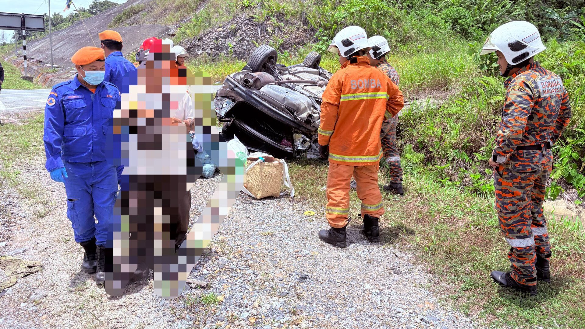 APM Selangau Assists in Lorry-Car Crash Near SMK Ulu Balingian