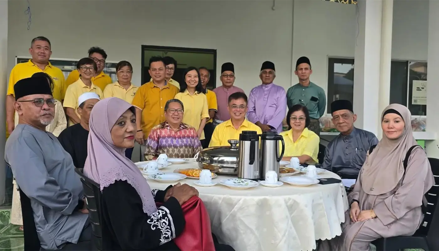 Aidilfitri Aid Packages Distributed to Pending Families 1 Sarawak, Sarawak News, Kuching, Kuching News, Hari Raya Aidilfitri, MBKS, Wee Hong Seng