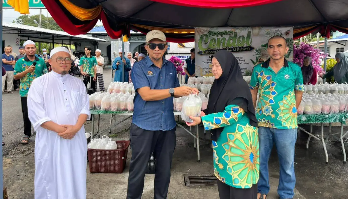 Mukah Mosque Hosts Community Cendol Distribution Programme 1 Sarawak, Sarawak News, Mukah, Mukah News, Ramadan