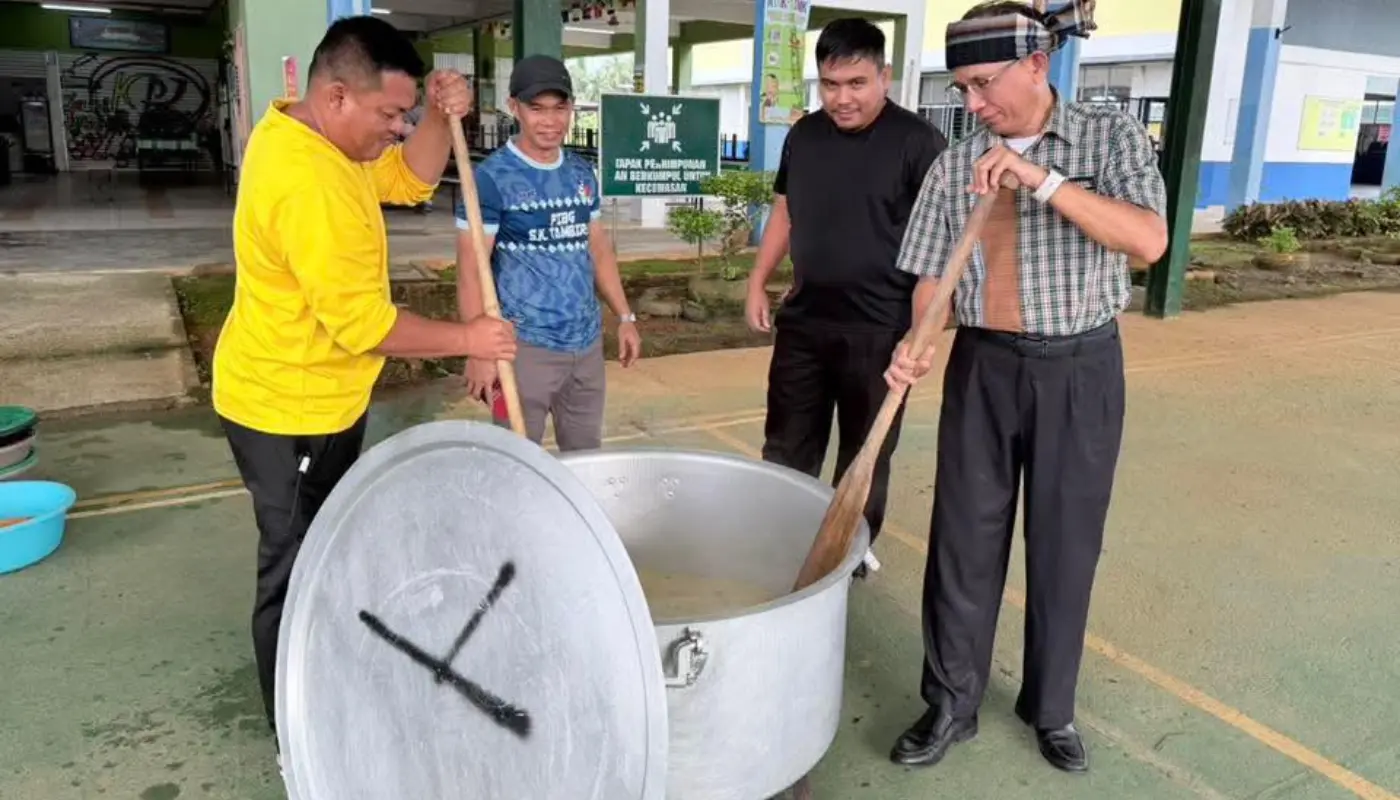 SK Tambirat PTA Strengthens Community Spirit with Bubur Lambuk 1 Sarawak, Sarawak News, Asajaya, Asajaya News, Ramadan, Bubur Lambuk, Community Welfare,