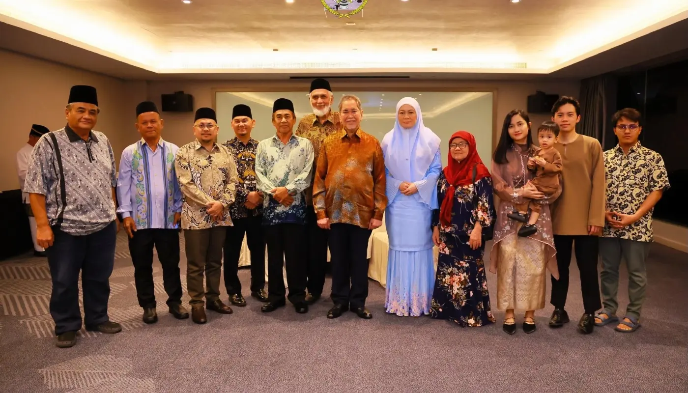 Sarawak Governor Joins Dinner with Family & Old Acquaintances in Miri 1 Sarawak, Sarawak News, Miri, Miri News, Sarawak Governor