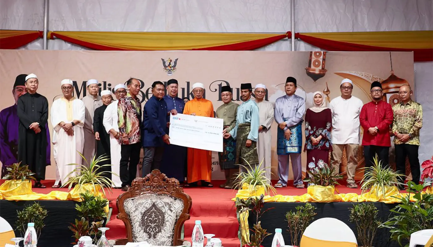 Sarawak Premier Joins Gedong Iftar, Presents Community Aid 1 Sarawak, Sarawak News, Gedong, Gedong News, Ramadan,
