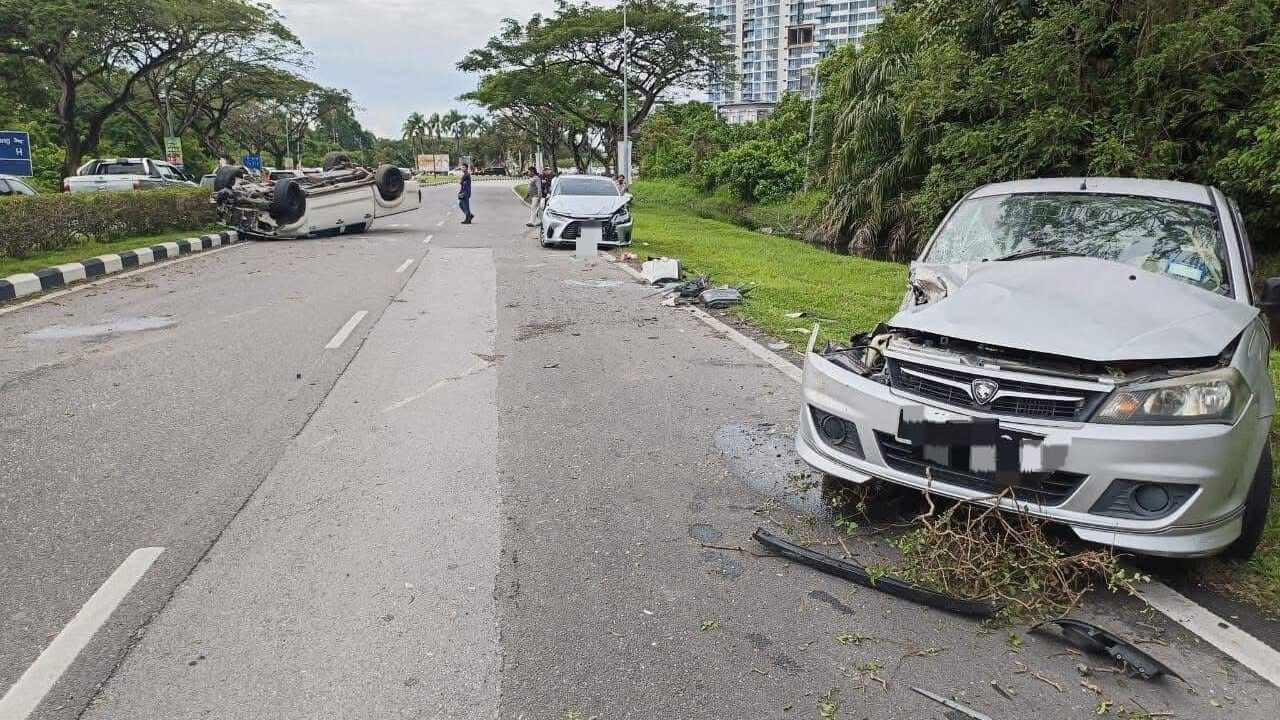 Three Vehicles Damaged in Sibu Road Accident on Jalan Wong King Huo