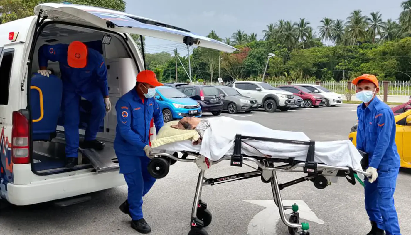 APM Asajaya Assists Resident Requiring Urgent Medical Attention 1 Sarawak, Sarawak News, Asajaya, Asajaya News, APM Asajaya, Emergency Response, Kampung Moyan Laut
