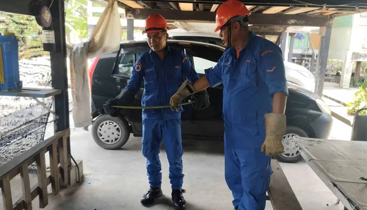 APM Marudi Bravo Squad Successfully Captured Snake 1 Sarawak, Sarawak News, Marudi, Marudi News, Snake Catching, Emergency Response, APM Marudi, Public Safety