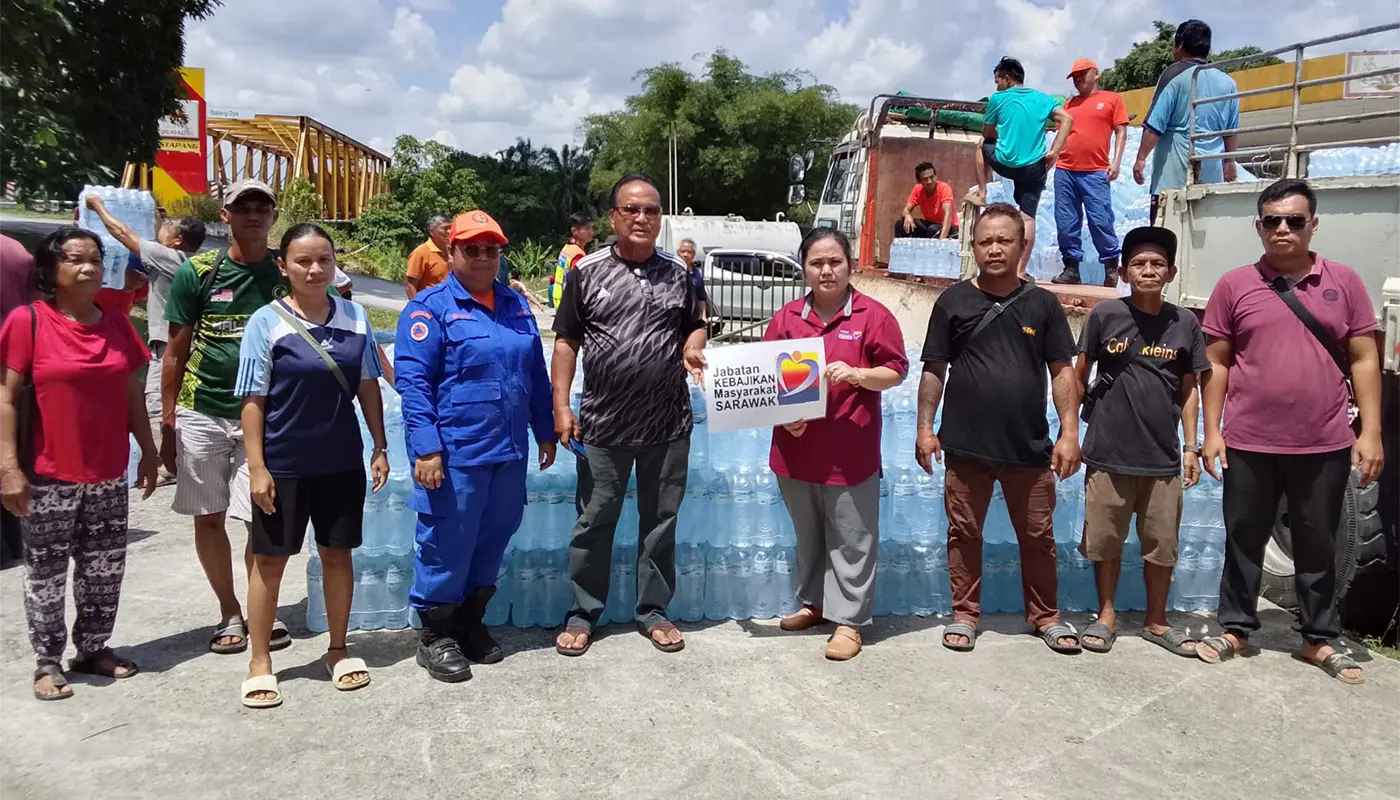 APM Selangau Distributes Clean Water Aid Amid Drought 1 Sarawak, Sarawak News, Selangau, Selangau News, Stapang, Nanga Tabalong, APM, Clean Water Aid