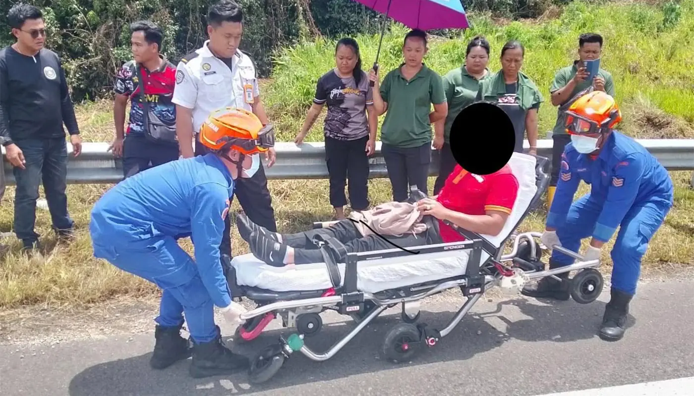 APM Sri Aman Responds Swiftly to Aid Road Accident Victim 1 APM Sri Aman, Sarawak, Sarawak News, Sri Aman, Sri Aman News, Road Accident, Emergency Response, Civil Defence Force, Public Safety