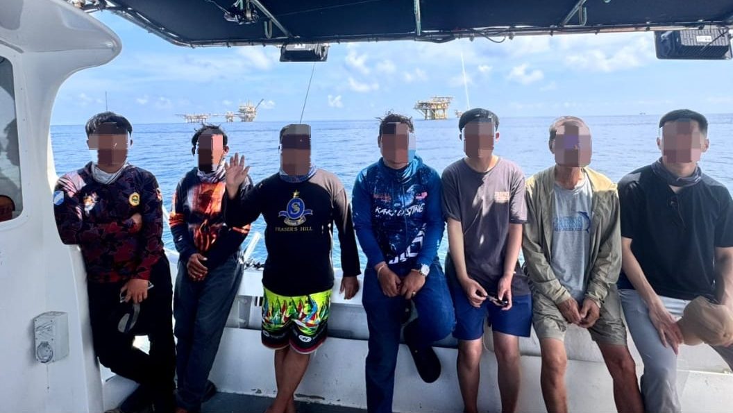 Boat Detained After Trespassing Near Oil Rig in Miri 1 Boat Detained After Trespassing Near Oil Rig in Miri