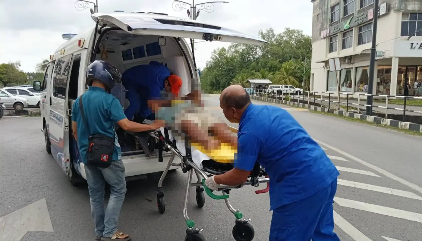 Elderly Man Sustains Injuries in Sarikei Road Accident 1 Sarawak, Sarawak News, Sarikei, Sarikei News, APM Sarikei, Road Accident, Emergency Response