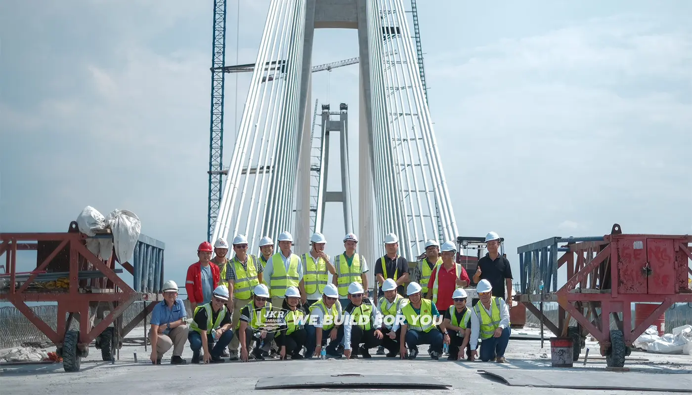 JKR Sarawak Director Reviews Batang Lupar 1 Bridge Current Progress 1 Sarawak, Sarawak News, Samarahan, Samarahan News, Batang Lupar Bridge, Infrastructure Development, Public Works, JKR Sarawak