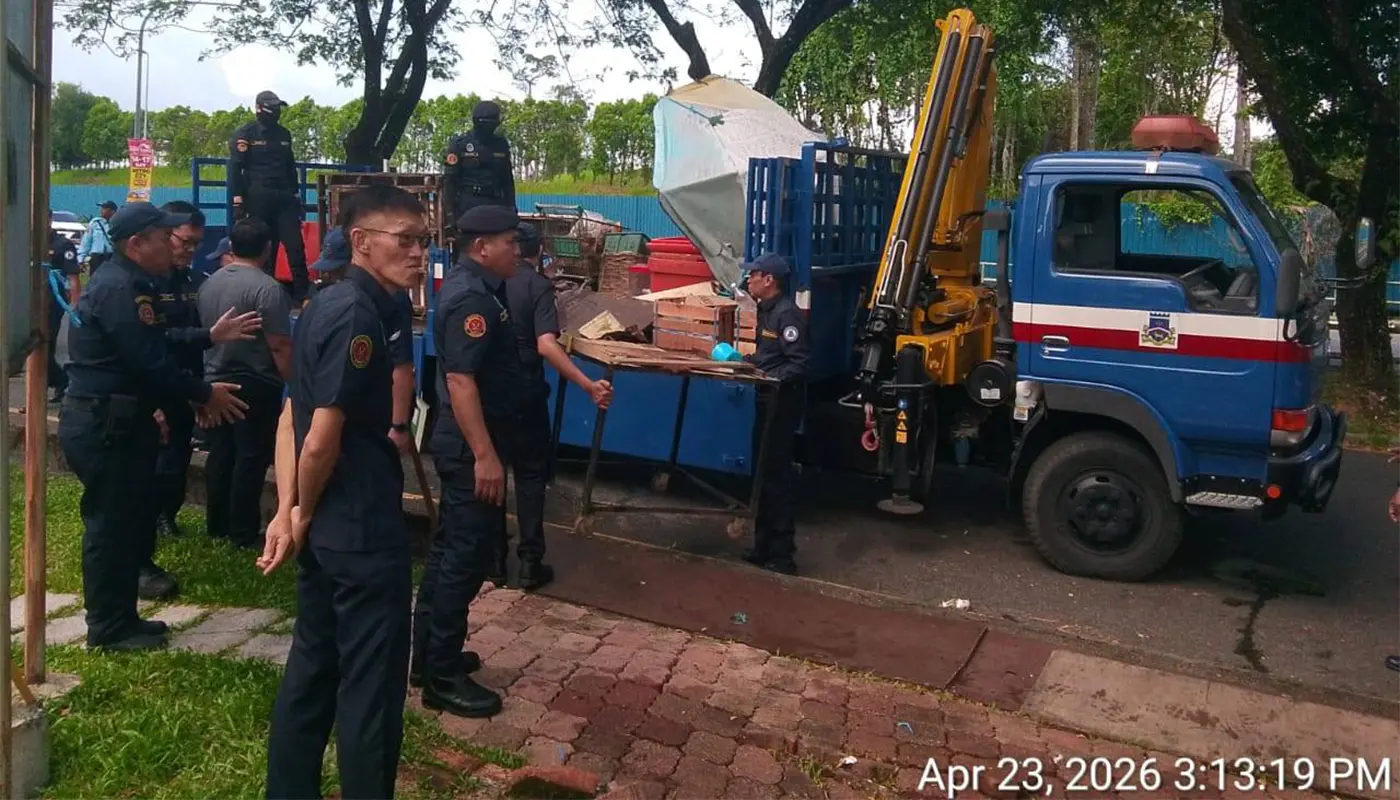 MBKS Intensifies Action Against Illegal Hawkers 1 Sarawak, Sarawak News, Kuching, Kuching News, MBKS, Illegal Hawkers, Public Safety, Enforcement