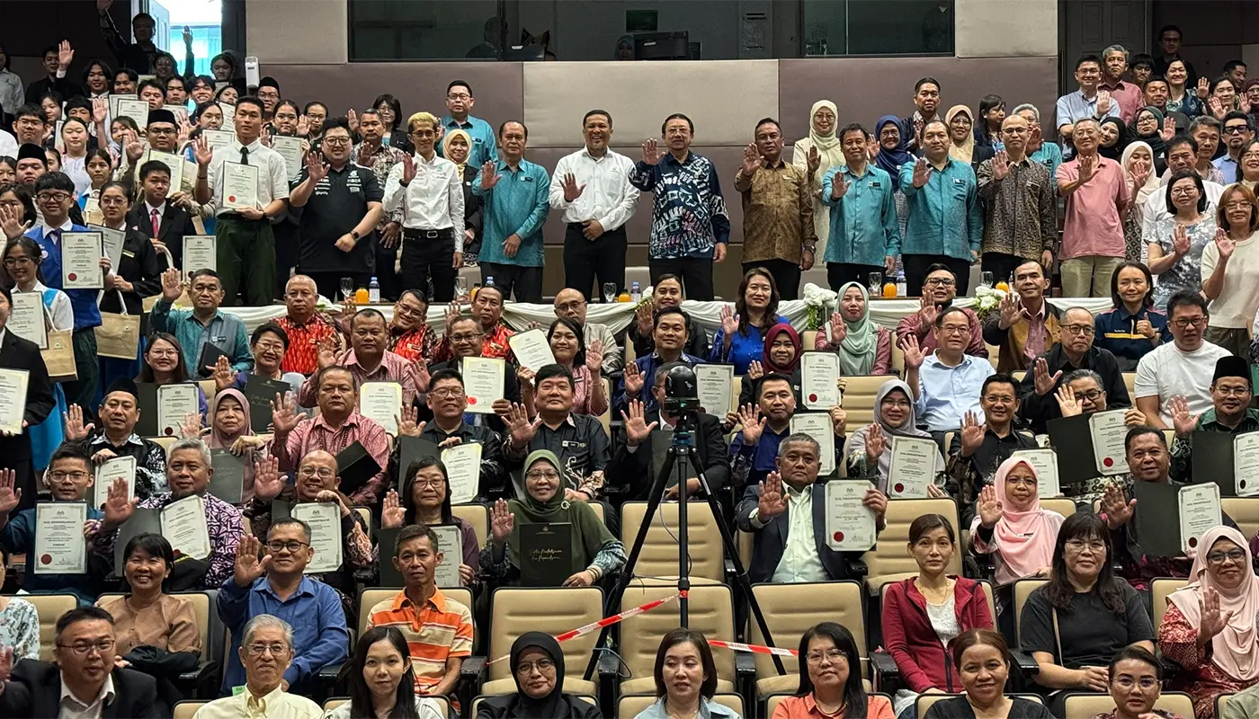 Sarawak Celebrates Best SPM Results in Over a Decade 1 Sarawak, Sarawak News, Kuching, Kuching News, SPM, Petronas, Academic Excellence, Sarawak State Education Department
