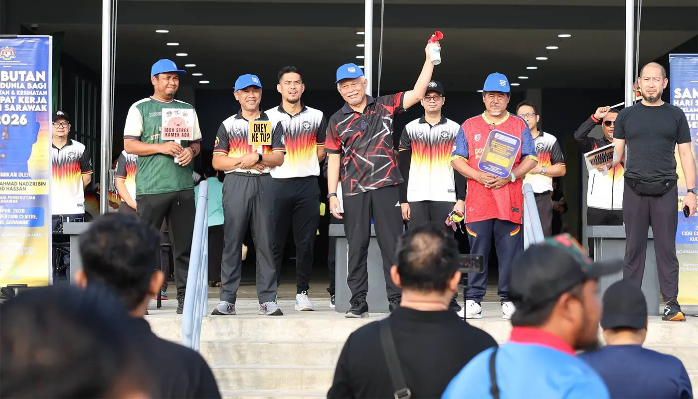 Sarawak Federal Secretary Launches Mental Health Walk on World OSH Day 1 Sarawak, Sarawak News, Kuching, Kuching News, Occupational Safety, Mental Health, World OSH Day, Workplace Wellbeing