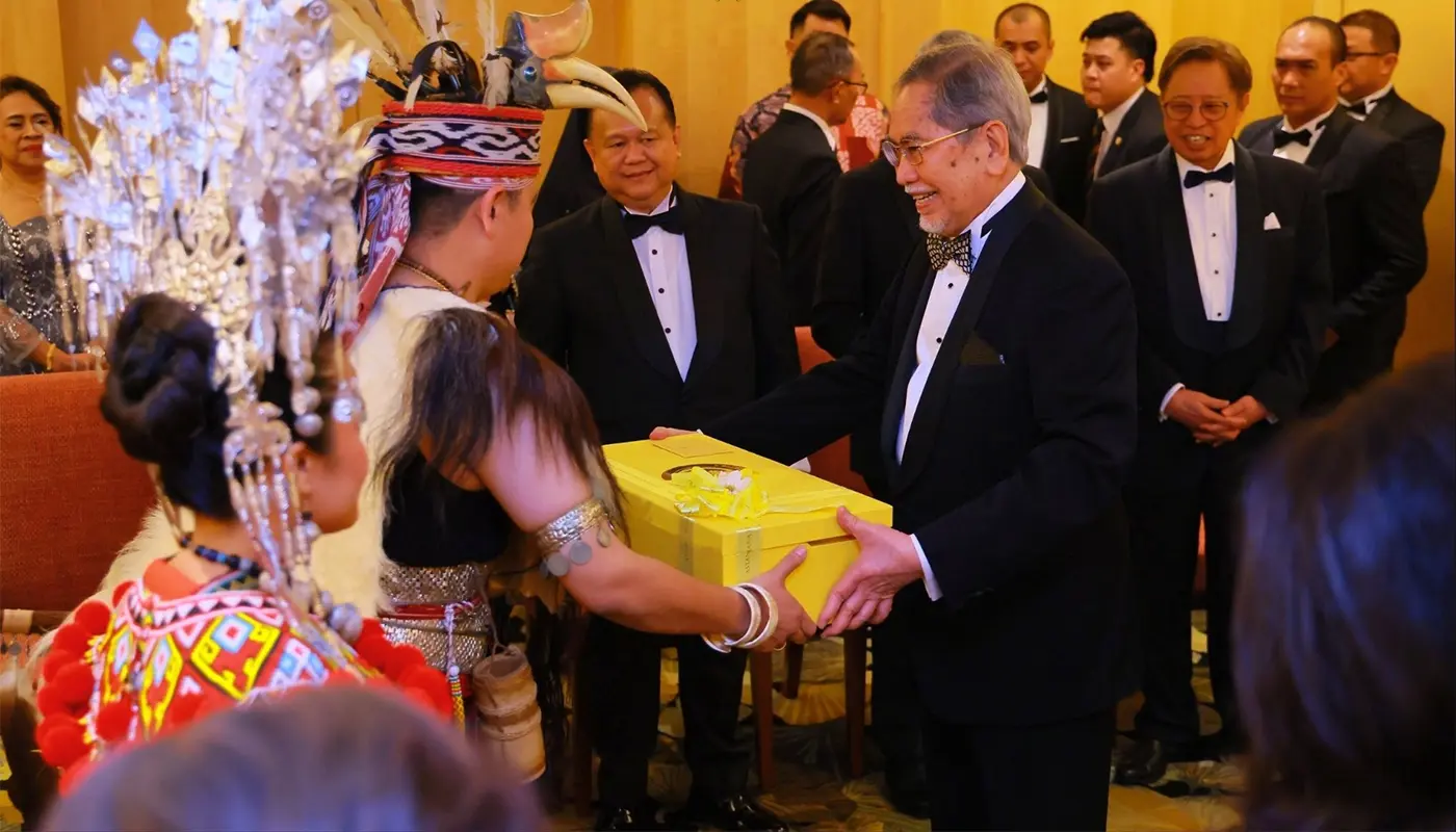 Sarawak Governor Attended Wedding Reception of YB Nanta Linggi’s Daughter 1 Sarawak, Sarawak News, Kuching, Kuching News, Sarawak Governor, Wedding Reception