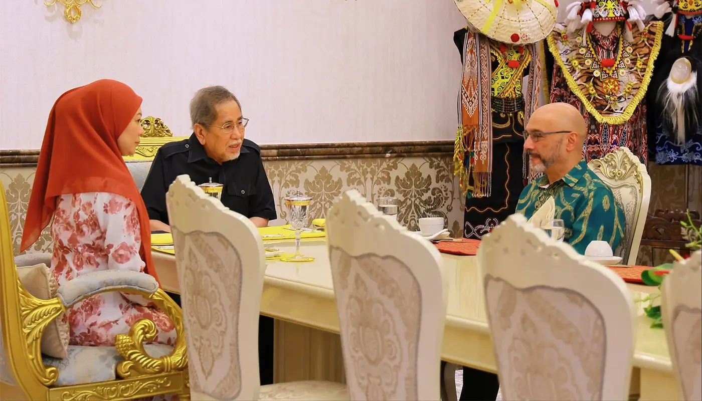Sarawak Governor Hosts Breakfast Meeting with Datuk Patrick Lim 1 Sarawak, Sarawak News, Kuching, Kuching News, Yang di-Pertua Negeri, Datuk Patrick Lim Soo Kit, Petra Jaya, Community Relations