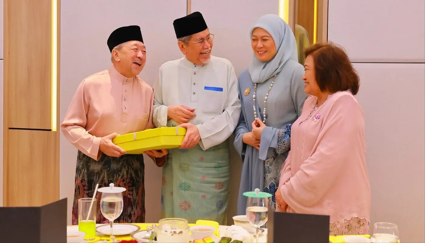 Sarawak Governor Joins Aidilfitri Gathering at Bustari Yusof’s Residence 1 Sarawak, Sarawak News, Kuching, Kuching News, Aidilfitri, Governor of Sarawak, Bustari Yusof, Hari Raya, Community, Celebration