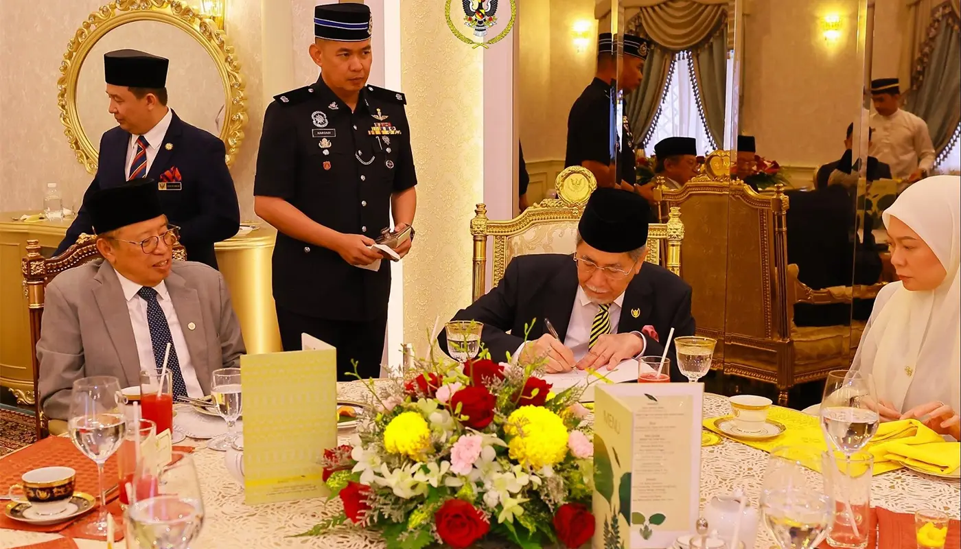 Sarawak Leaders Share Lunch After Pardons Board Meeting 1 Sarawak, Sarawak News, Kuching, Kuching News, Sarawak State Astana, Pardons Board, Leadership, Community Relations