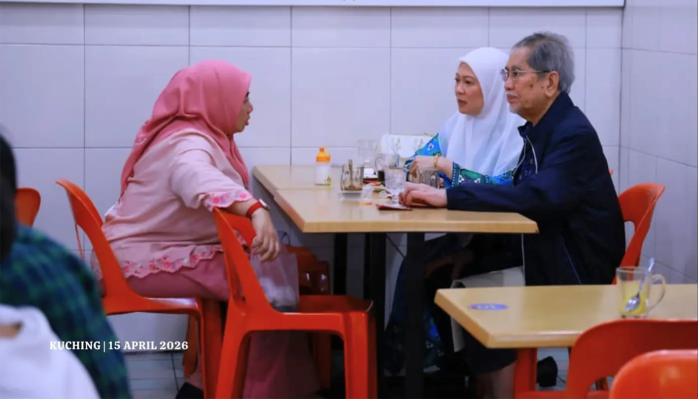 Sarawak Governor Shares Breakfast with Locals at Kuching Café 1 Sarawak, Sarawak News, Kuching, Kuching News, Wan Junaidi, Sarawak Laksa, Local Food, Community Engagement