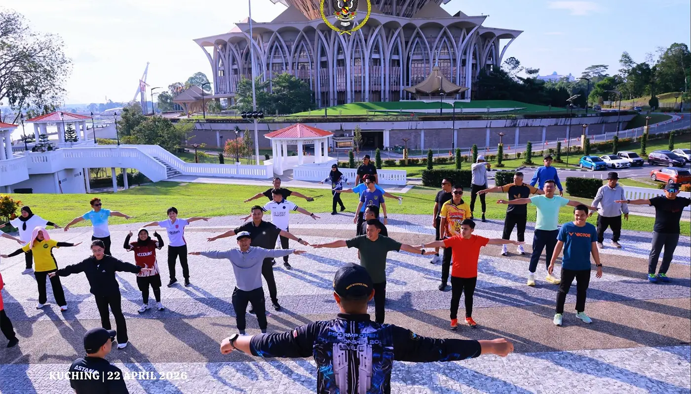 Sarawak Governor's Office Staff Join Brisk Walk for Wellness 1 Sarawak, Sarawak News, Kuching, Kuching News, Healthy Lifestyle, Work-Life Balance, Civil Service, Wellness Programme