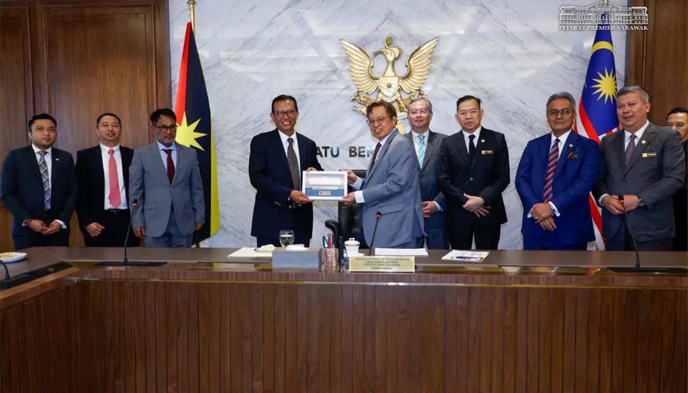 Sarawak Premier Meets FELDA Chairman to Boost Cooperation 1 Sarawak, Sarawak News, Kuching, Kuching News, FELDA, FGV Holdings, Land Management, Green Economy, Renewable Energy, Sustainable Development, Merdeka Palace Hotel